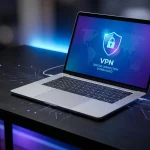 Interface VPN sécurisée affichée sur un ordinateur portable